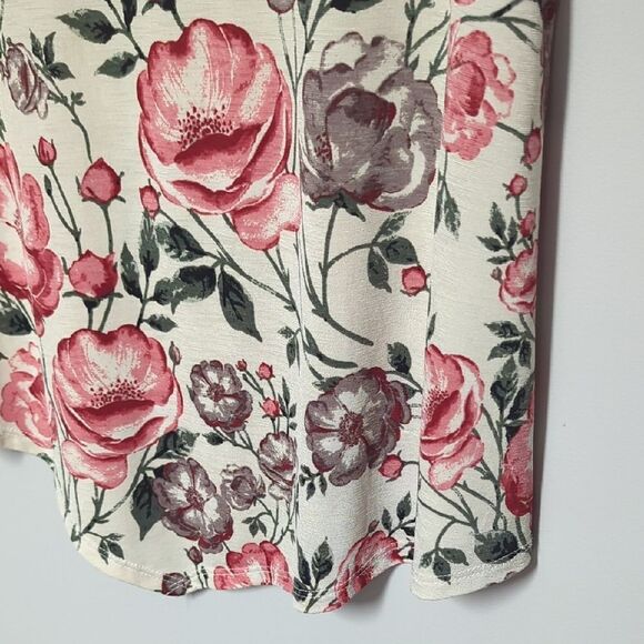 Late August Cream  Blouse with Floral Design - Picture 3 of 5